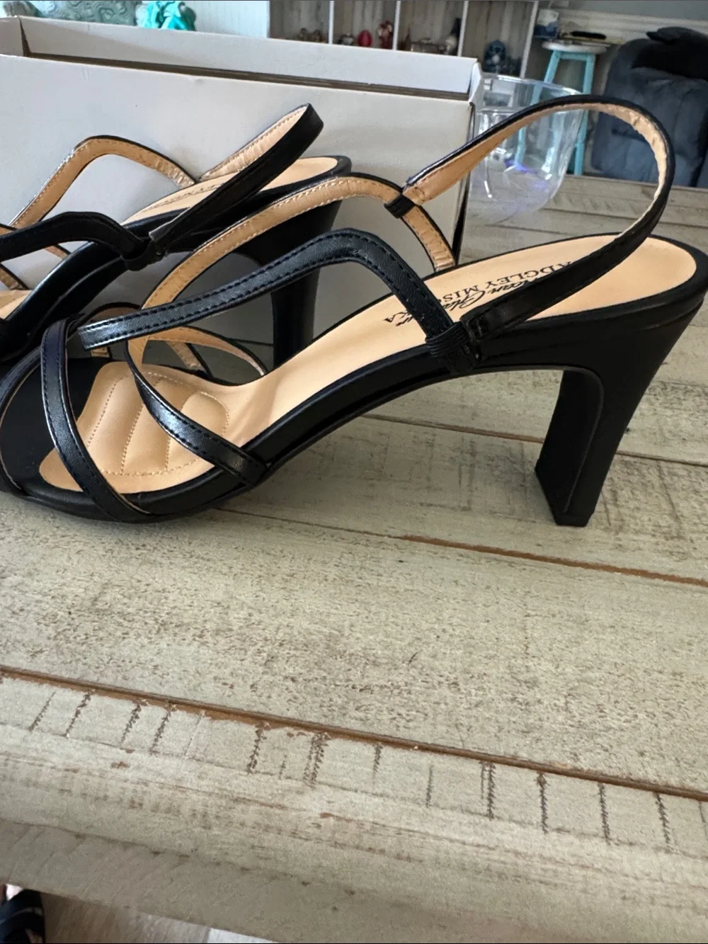 Badgley Mischka chic black